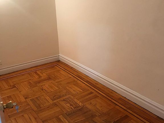 4th image of 3077 Hull Ave #5