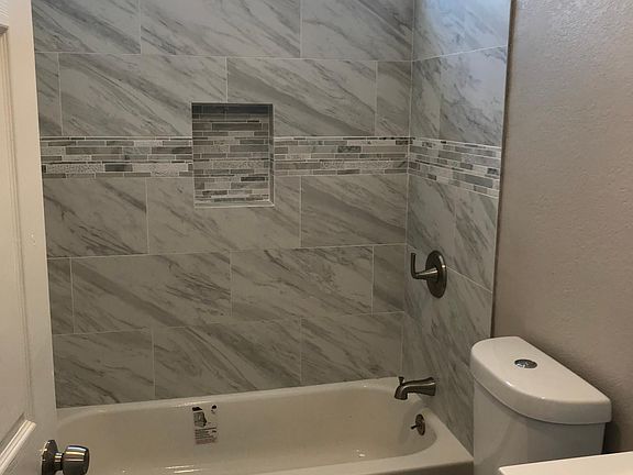 5th image of 501 Hyde Park Pl APT 8