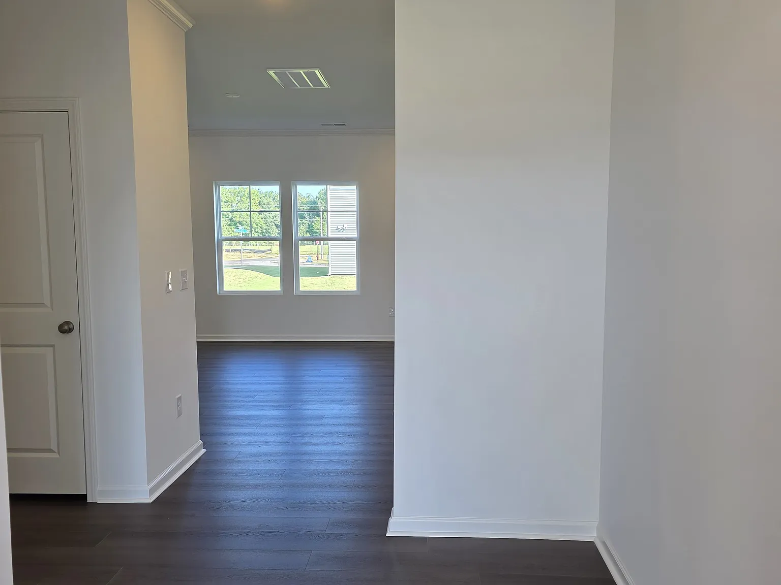 4 bed, 2.5 bath, 2475 sqft, $2,145 — Photo 3