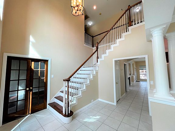 3rd image of 18716 Greenside Dr