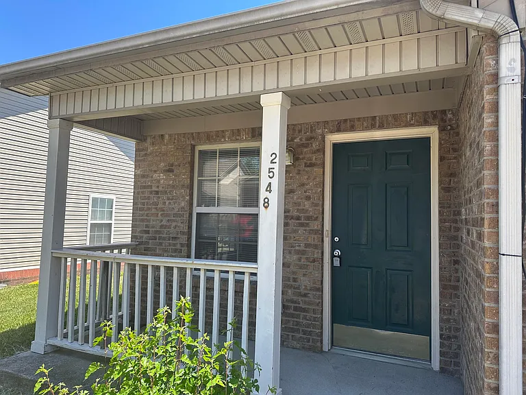 2548 Danielle Ln — Photo 2