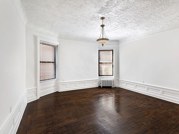 2nd image of 10 W 93rd St APT 4C