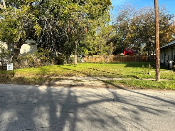 407 E Willingham St, Cleburne, TX 76031