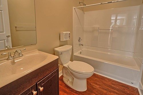 5th image of 3914 Hereford St