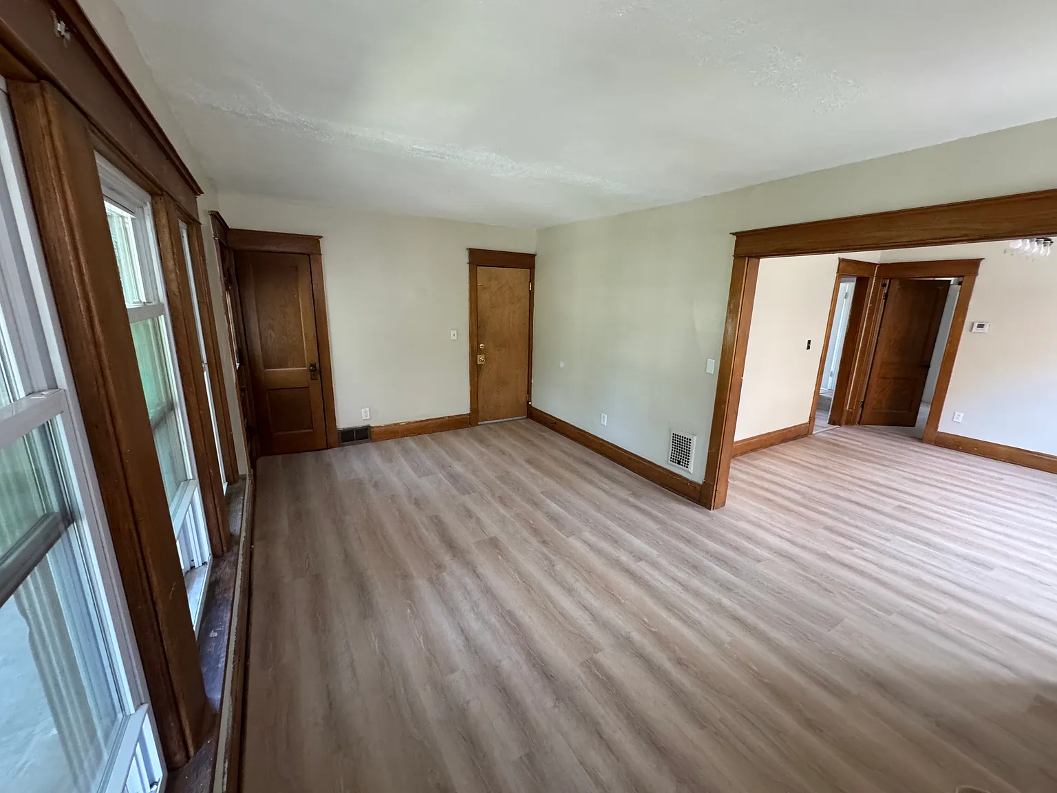 3 bed, 1100 sqft, $1,600 — Photo 3