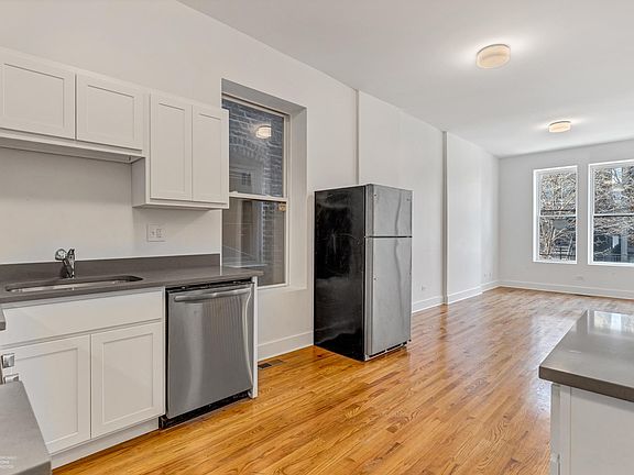 5th image of 1515 N Rockwell St #1W