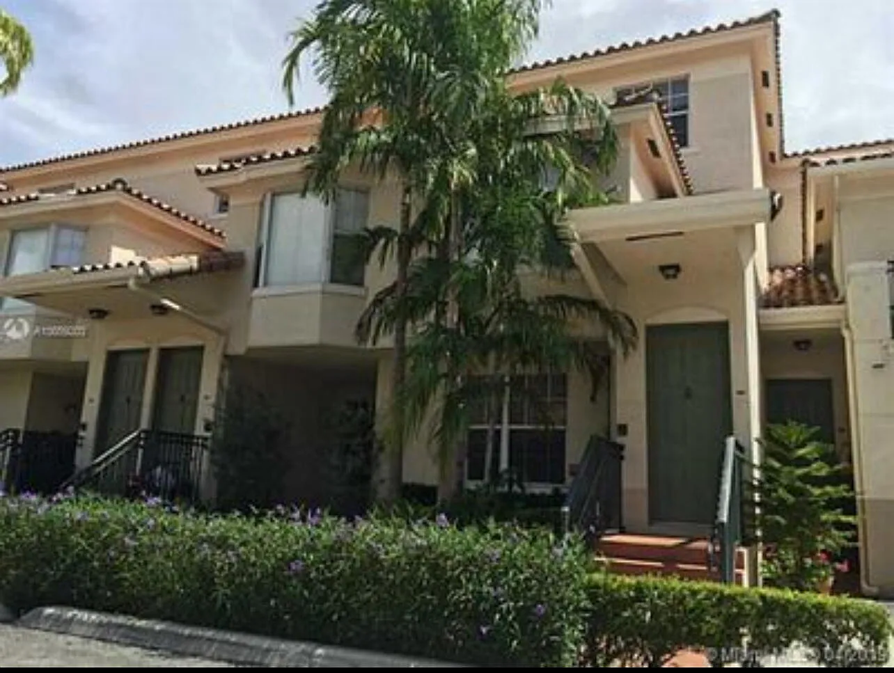 3 bed, 3.0 bath, 1212 sqft, $3,100 — Photo 1
