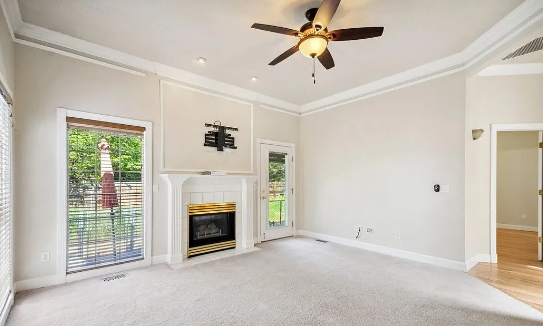 2 bed, 1123 sqft, $1,900 — Photo 4