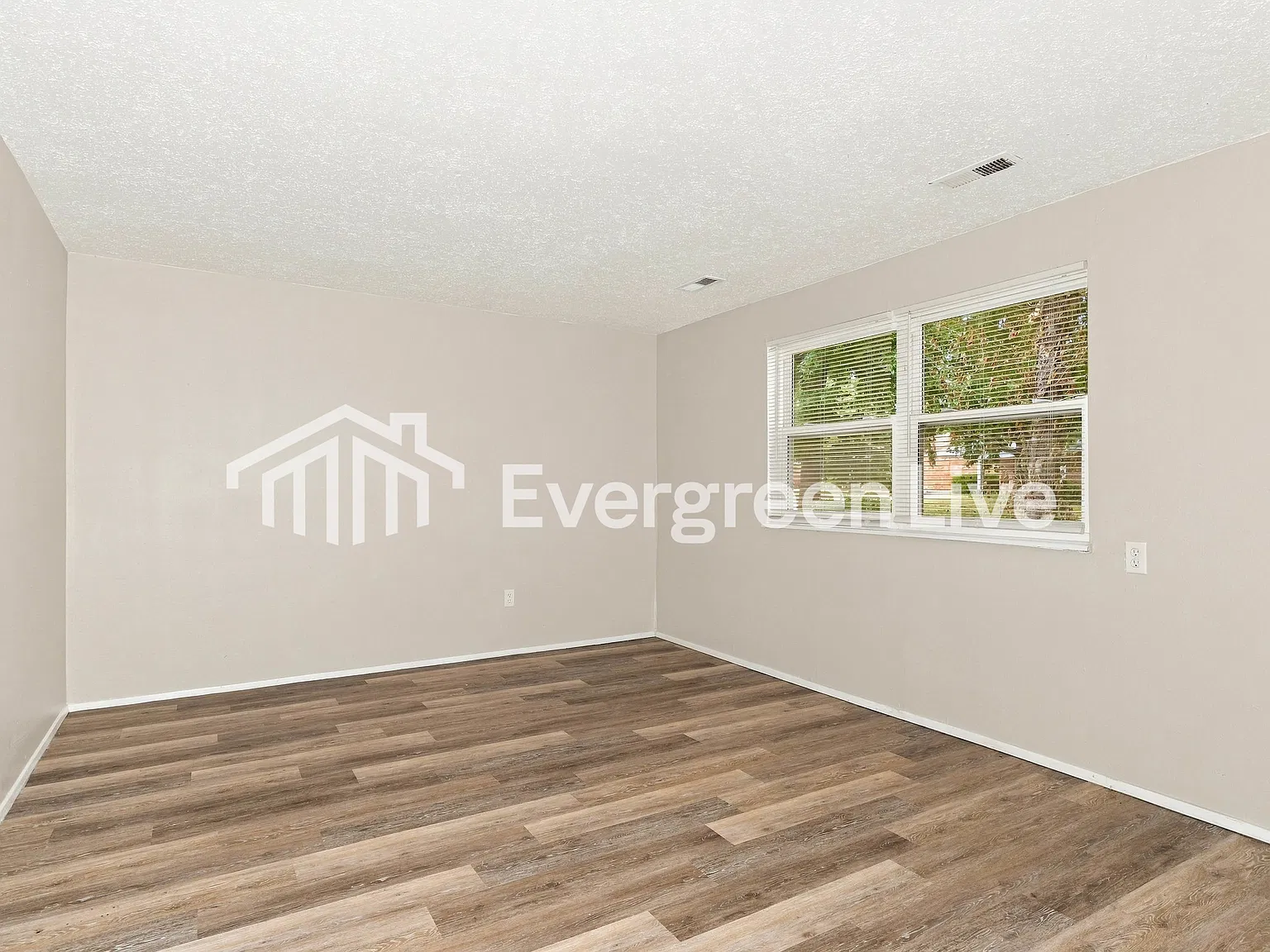 3 bed, 2.0 bath, 1125 sqft, $1,695 — Photo 4