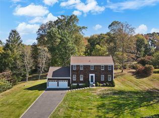 27 Sunset Dr, North Salem, NY 10560