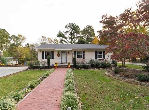 2nd image of 206 Lakeshore Dr