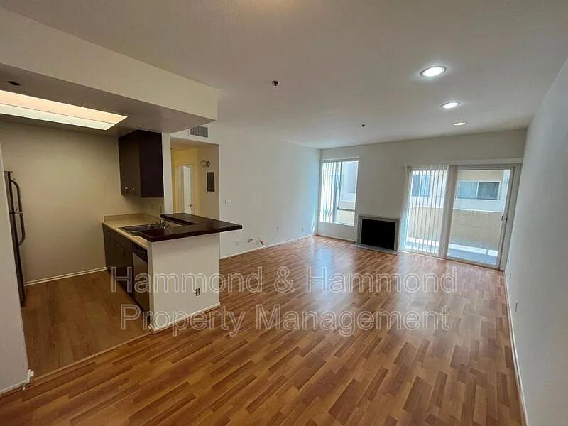 1 bed, 1.0 bath, 619 sqft, $2,195 — Photo 2