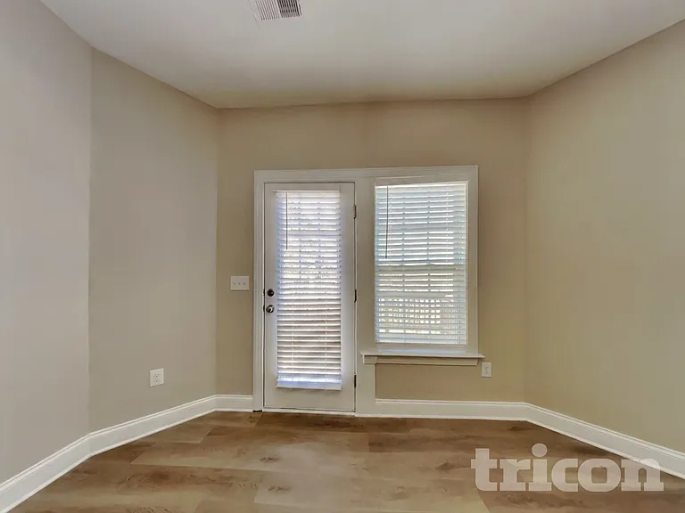685 Century Dr — Photo 5