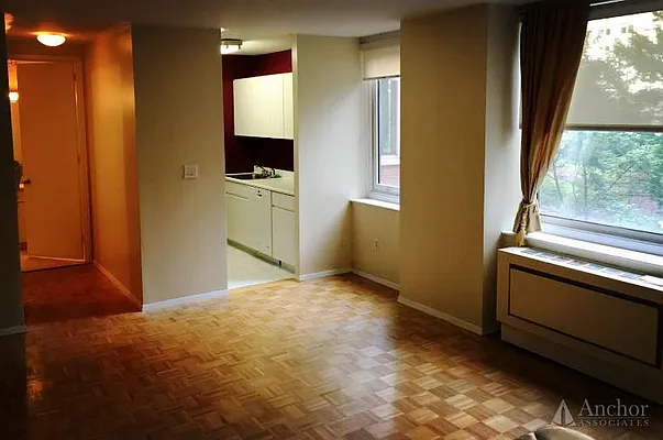 Rented by Anchor Associates | media 17