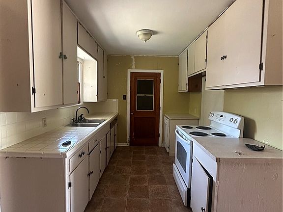5th image of 836 Hamilton St