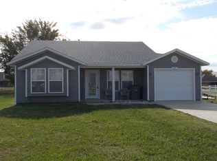 409 E 8th St, Chouteau, OK 74337