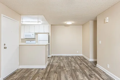 Willow Creek Apartments Photo 1