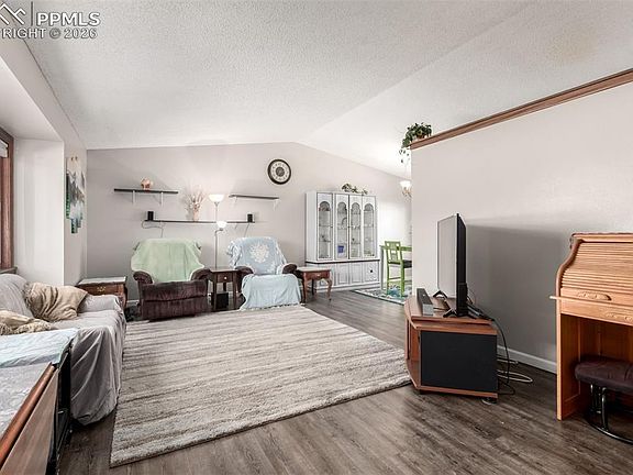 5th image of 6870 Woodstock St