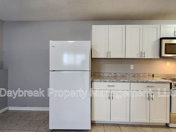 4th image of 713 30th St N APT 4