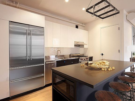 3rd image of 468 Greenwich St Unit 4S