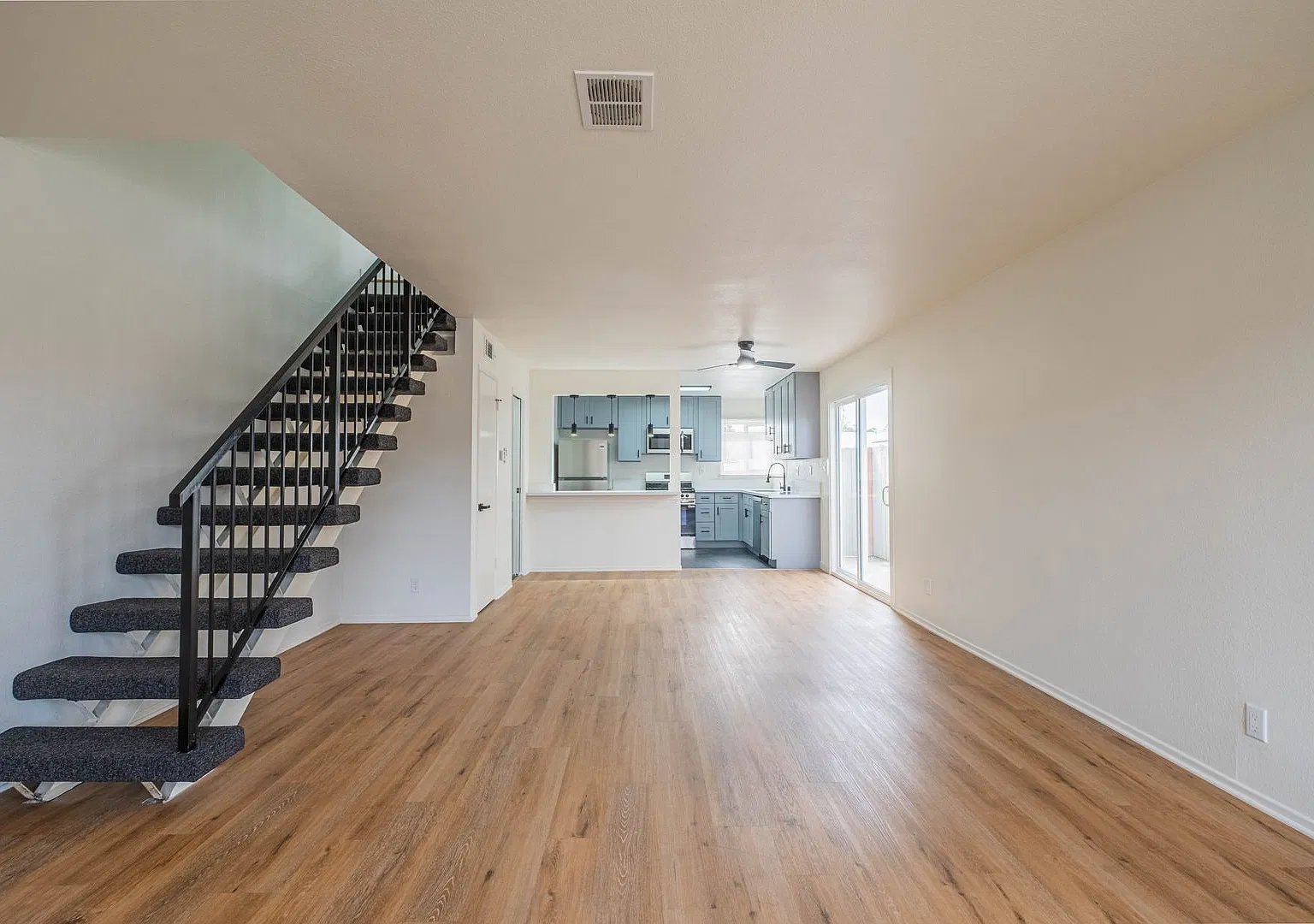 Del Amo Residences — Photo 1