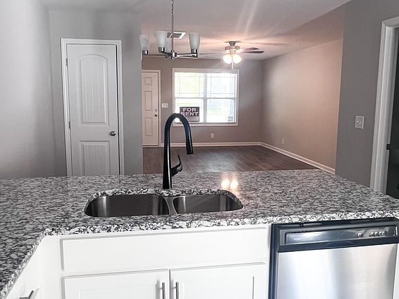 5th image of 261 Woodland Dr