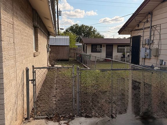 4th image of 5006 Creekmoor