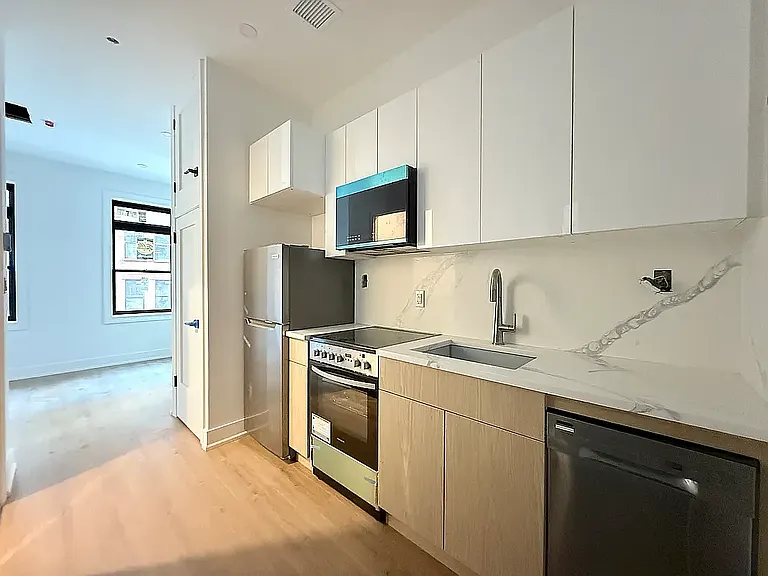 307 W 39th St #5A1 — Photo 5