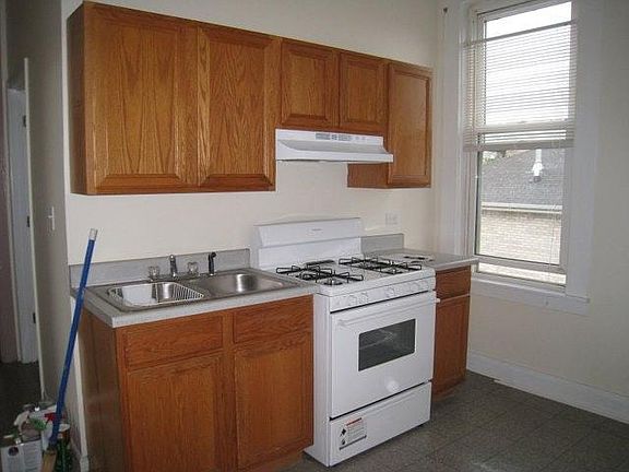 4th image of 3819 S Wallace St APT Bf