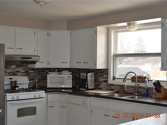 3rd image of 82 Lexington Grn