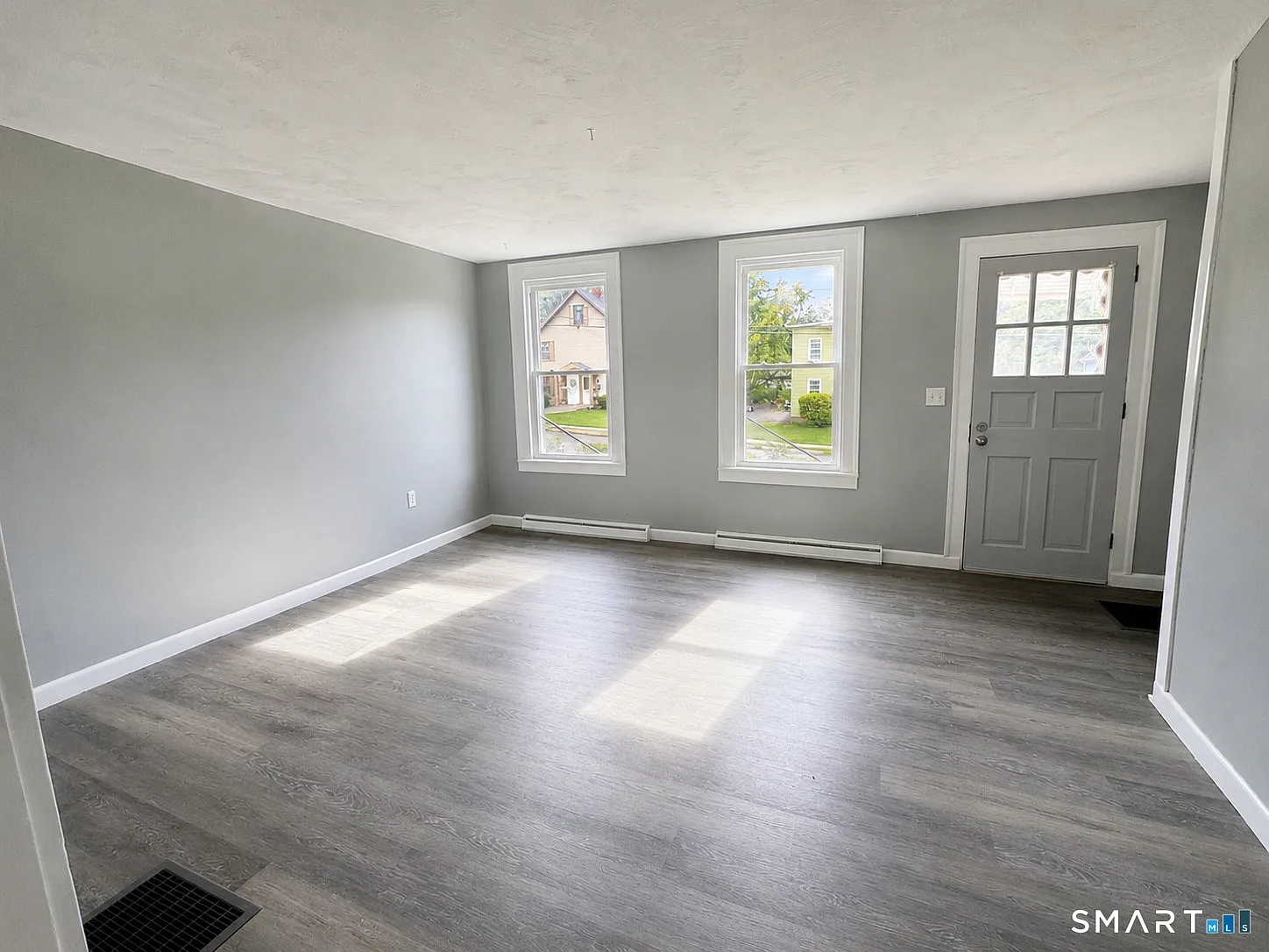 2 bed, 1.0 bath, 4386 sqft, $2,000 — Photo 4