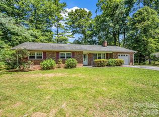 926 Toxaway Ct, Hendersonville, NC 28791