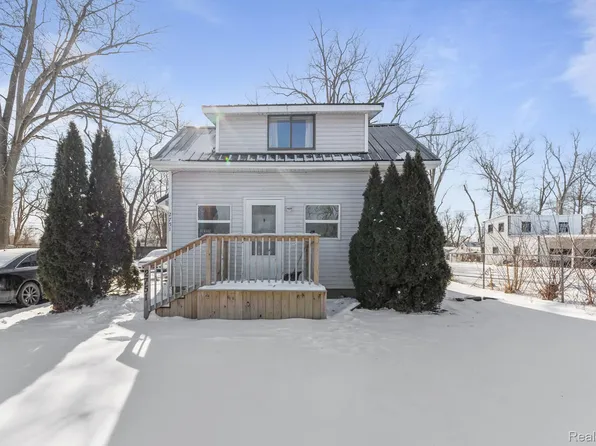 2751 Cloverdale Ave, Adrian, MI 49221