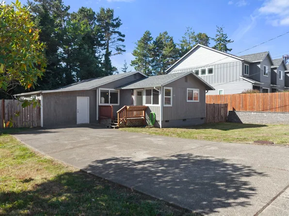 222 Norman Ave, Coos Bay, OR 97420