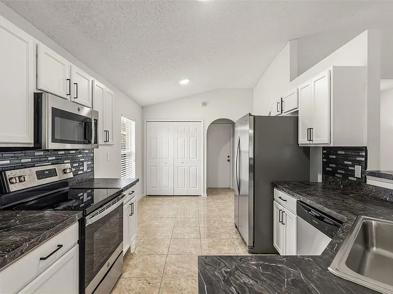 16918 Corner Hill Ct — Photo 8