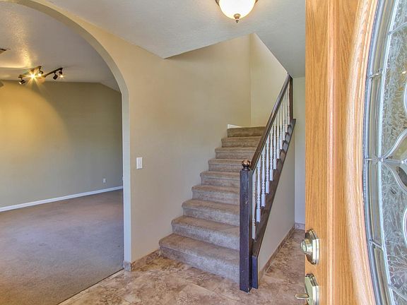 3rd image of 555 Pinewood Ct