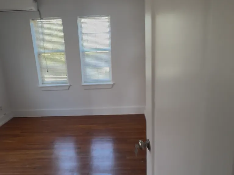 3508 N Robinson Ave #4 — Photo 1