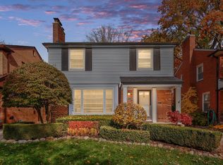 1962 Severn Rd, Grosse Pointe Woods, MI 48236
