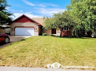 7940 Upper 17th St N, Oakdale, MN 55128