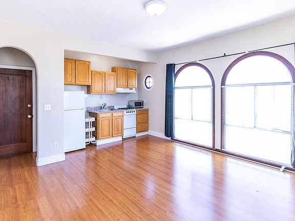 2nd image of 1749 Oxford St APT 17