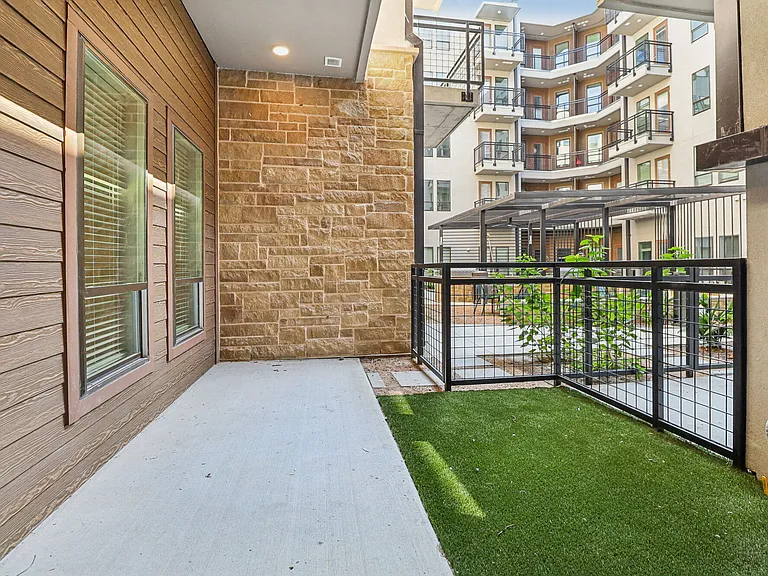 Surfside at Sapphire Bay — Photo 27