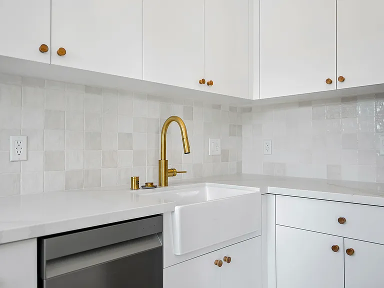 8443 Clinton St #4 — Photo 9