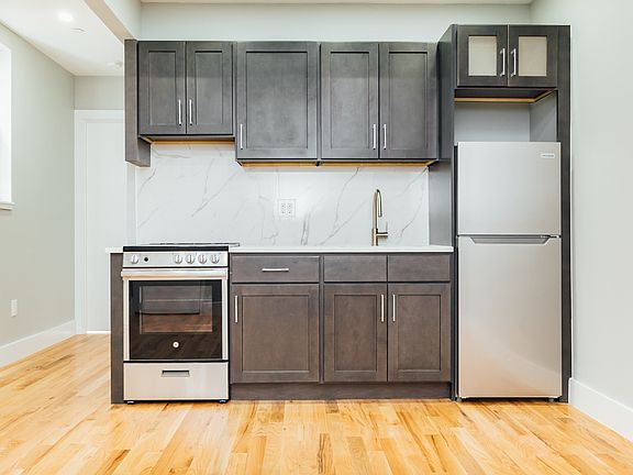 2nd image of 1331 Findlay Ave #C2