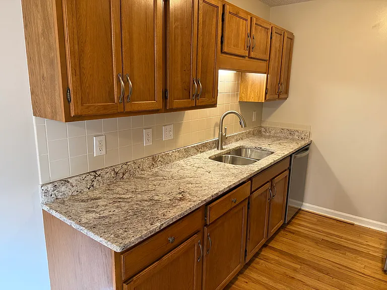 2503 Lakeview Dr #13 — Photo 6