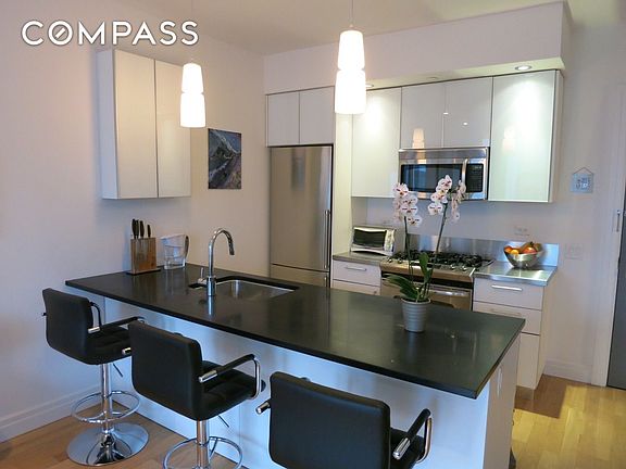 2nd image of 555 W 53rd St APT 852