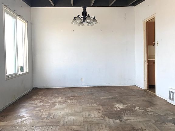 4th image of 17 Upland Ave