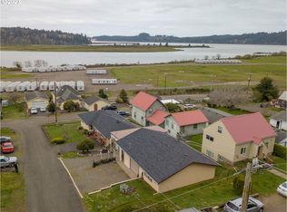 325 Plateau St, Gardiner, OR 97441