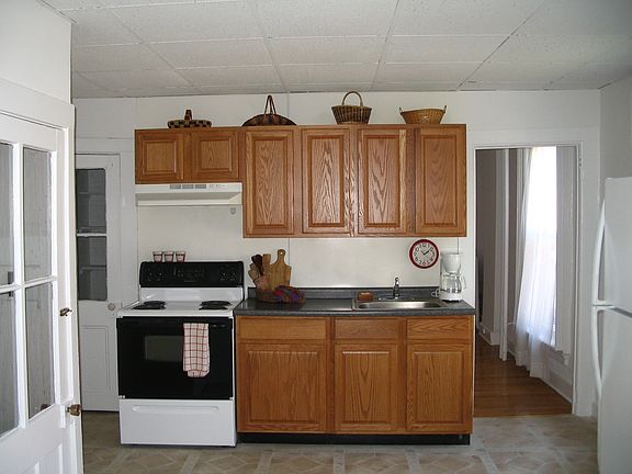 2nd image of 28 William St #1