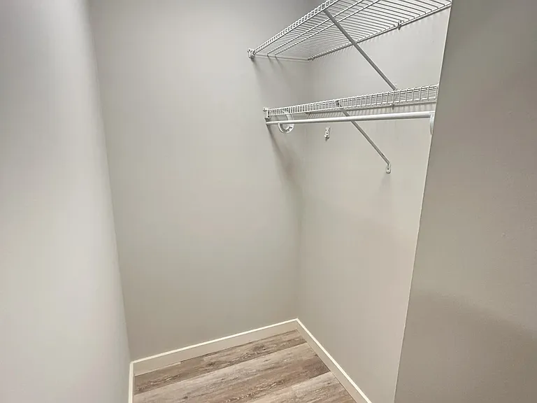 Apt 4