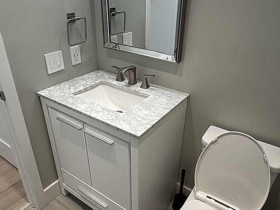 5th image of 1465 E Putnam Ave APT 229
